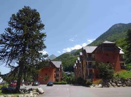 Appartement F2 au domaine des 100 lacs - piscine - sauna - hammam, hotel a Cauterets