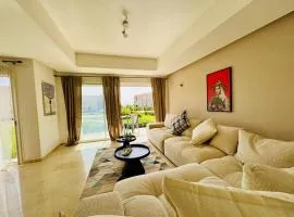 5min to the Beach Luxury Apt with a pool