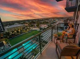 Modern Studio Pool View Downtown Doral' Heart