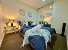 Sleek & Cozy 1BR Apt in Melbourne CBD