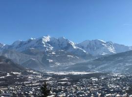 Chalet avec vue exceptionnelle, Hotel in Sallanches