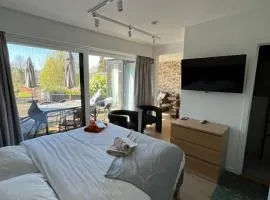 Business Accommodation 'Garden' Living Intimate