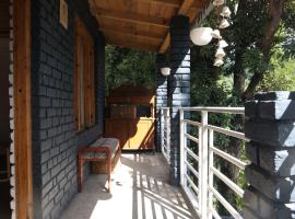 THHPSOCIETY - Serene villa - Secluded Stay in Mukteshwar - Himalayan View, hotel v destinácii Mukteswar