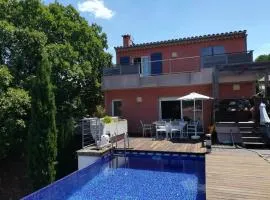 Villa avec piscine, entre terre et mer