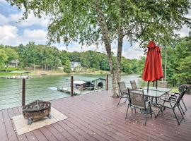 Waterfront Getaway with Fire Pit and Game Room! – hotel w mieście Iva