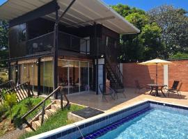 Cabaña con piscina y vista al lago: San Bernardino'da bir otel