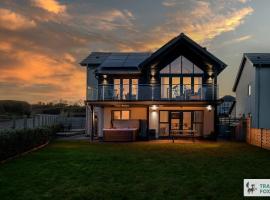 Sea View Terrace - with hot tub!, מלון במואלפרה