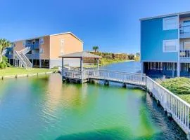 Lovely condo with private beach access - pool private balcony & laundry