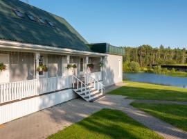 Luxury Waterfront Retreat with Panorama Room & Sauna at Sinso Talu, hotel a Ülejõe