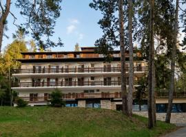 Garni Pirata, hotel u gradu Kavareno