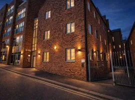 1 Bed Apartment Near Kelham Island, FREE Parking - Hosted by StayHostSave