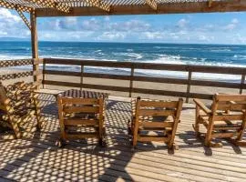 Domos Curiñanco vista al mar