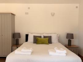 Converted Barn Studio with Private En-Suite, hotel a Horspath