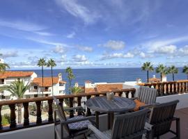 Viesnīca Immaculate Corner Condo w/Golf Cart Steps to Beach pilsētā Avalona