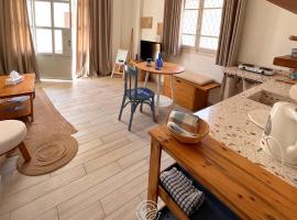 The Happinesst بيت فرح, hotelli kohteessa Anfah