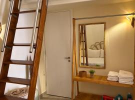 The Happinesst بيت فرح, hôtel à Enfeh