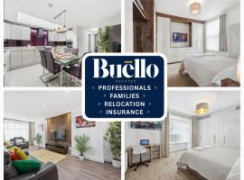 M5 3bed 2Bath Professionals and Families Parking Premium Beds Electric Sofa Recliners Smart TVs Netflix Underfloor Heating Instant Hot Water FastWifi, hotel din Smethwick