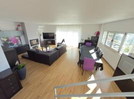 Family house in Alcabideche, hotell sihtkohas Bicas