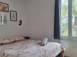 La Pinède du Chéou, Piscine, Logement indépendant, Parking, Draps, Wifi fibre, Hotel in Mimizan