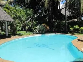 Coconut House, Diani Beach, superb staff, sleeps 12