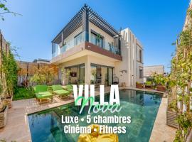 Villa Nova - Luxe - 5 Chambres - Cinema - Fitness, hotelli kohteessa El Rhechat