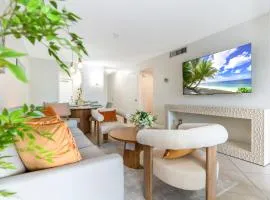 Naples Haven a Walk to Beach and 5th Ave