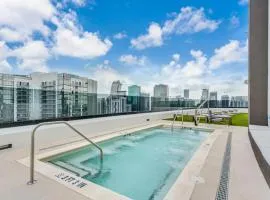 Brand New Downtown Condo on the 17th Floor w Free Parking