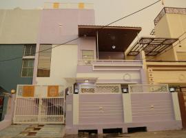 Param ShivAOM Family Homestay, Hotel in Ujjain