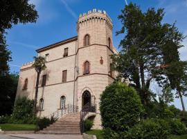 Castello Montegiove, hotel v destinaci Fano
