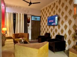 FrameHouse Grand 3BHK Gomti Nagar, hotel a Lucknow
