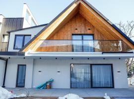 Unforgettable panoramic views, sauna, pool, fireplace, hotel en Tsqnetʼi