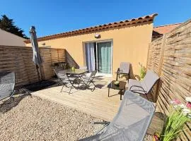 la pause soleil, maison climatisée, avec jardin et parkings privés, à 5 mn de la mer