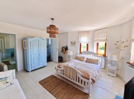 Villa Miód Malina -Wisełka blisko morza i jeziora,cisza,taras: Wisełka şehrinde bir otel