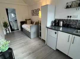 Private Luxury Fully Furnished Studio Flat