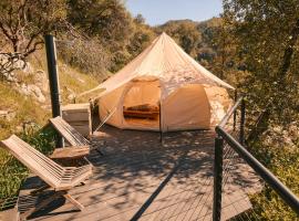 Paradise Ranch Inn - Mindful Tent: Three Rivers şehrinde bir otel