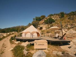 Paradise Ranch Inn - Lucky Tent: Three Rivers şehrinde bir otel