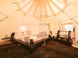 Paradise Ranch Inn - Liberated Tent, hotel en Three Rivers