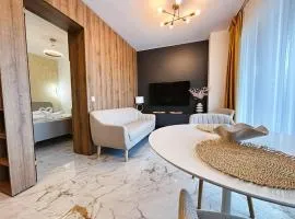 Aeroluxe Airport Apartament - Private Parking