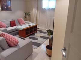 Spacious apt 3 sleeping areas & private entrance: Mölndal şehrinde bir otel