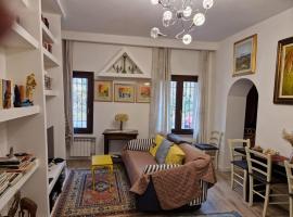 Charming Boutique Apartment near Bergamo, khách sạn ở Treviolo