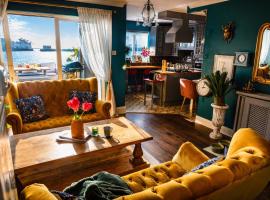 Dog-friendly Seaview Apartment, Hotel in Dungarvan