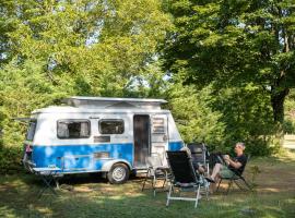 Onlycamp - La montagne de Reims, hotelli kohteessa Courmelois