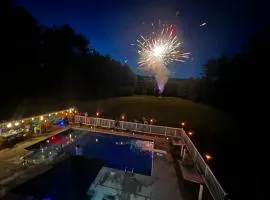 Seven Acres River Estate- Epic Bethel Group Getaway