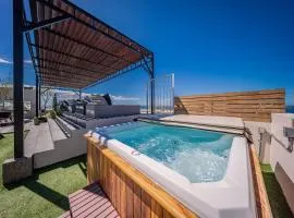 Private Plunge Pool Penthouse, Sea Views
