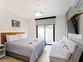 Apartamento 101 - Eixo · Studio c/ Garden Privativo e Cozinha Completa