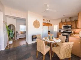 Mid Century Boho Casita - 3BR 2BA - Spacious yard
