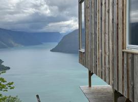 Raaum Gard, hytte 3, hotel i Luster
