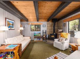 Mirthwood Den, Hotel in Tahoma