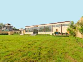 Alīgarh में, होटल SPOT ON 42401 hotel Divine farm