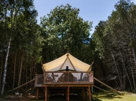 Whispering Springs Wilderness Retreat, hotel em Grafton